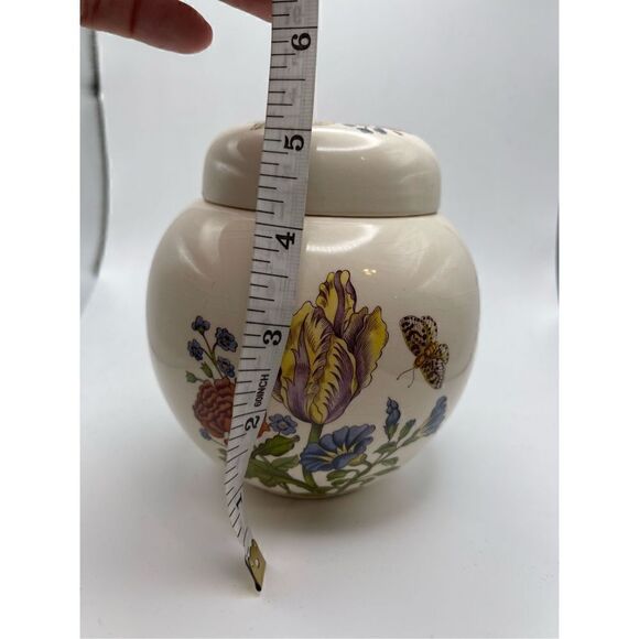 Mason’s white floral butterfly ginger jar - Picture 4 of 5